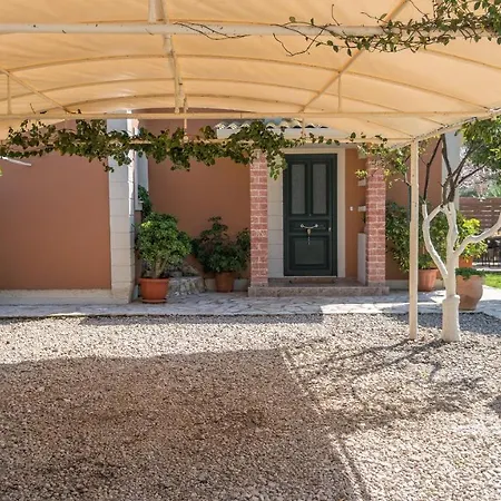 Tatil Evi Star Jasmine House Acharavi Litheres